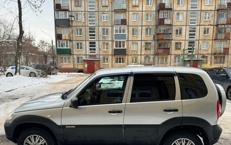 Chevrolet Niva I рестайлинг, 2017 год, 800 000 рублей, 3 фотография