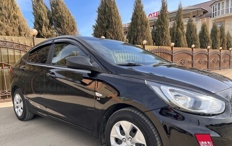 Hyundai Solaris II рестайлинг, 2012 год, 870 000 рублей, 3 фотография