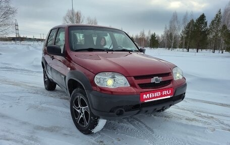 Chevrolet Niva I рестайлинг, 2018 год, 859 000 рублей, 2 фотография