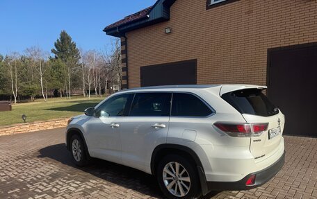 Toyota Highlander III, 2014 год, 3 200 000 рублей, 2 фотография