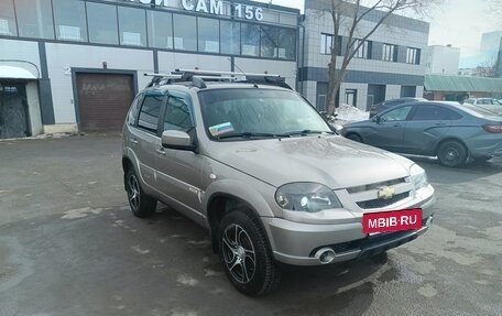 Chevrolet Niva I рестайлинг, 2017 год, 975 000 рублей, 6 фотография