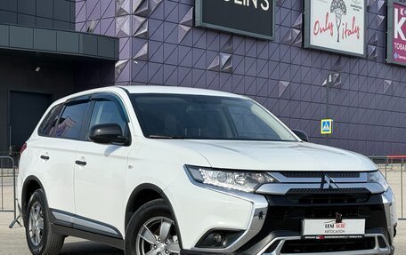 Mitsubishi Outlander III рестайлинг 3, 2019 год, 2 077 000 рублей, 1 фотография