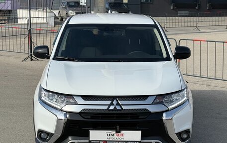 Mitsubishi Outlander III рестайлинг 3, 2019 год, 2 077 000 рублей, 6 фотография