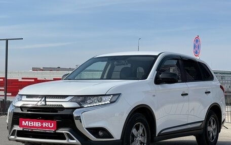 Mitsubishi Outlander III рестайлинг 3, 2019 год, 2 077 000 рублей, 7 фотография