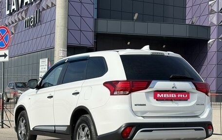 Mitsubishi Outlander III рестайлинг 3, 2019 год, 2 077 000 рублей, 16 фотография