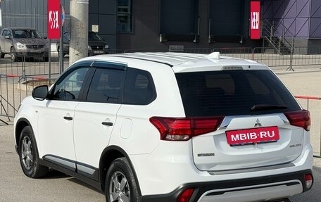 Mitsubishi Outlander III рестайлинг 3, 2019 год, 2 077 000 рублей, 18 фотография