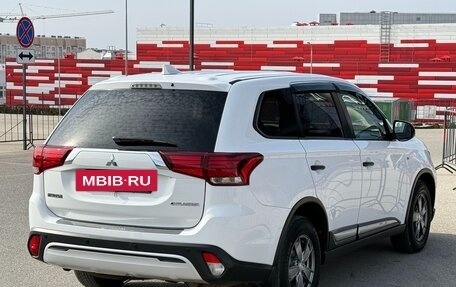 Mitsubishi Outlander III рестайлинг 3, 2019 год, 2 077 000 рублей, 23 фотография