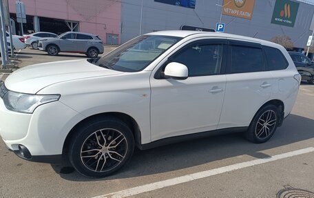 Mitsubishi Outlander III рестайлинг 3, 2013 год, 1 500 000 рублей, 2 фотография