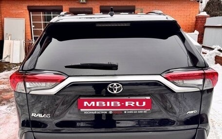 Toyota RAV4, 2020 год, 3 200 000 рублей, 2 фотография