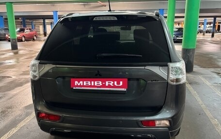 Mitsubishi Outlander III рестайлинг 3, 2014 год, 2 400 000 рублей, 2 фотография