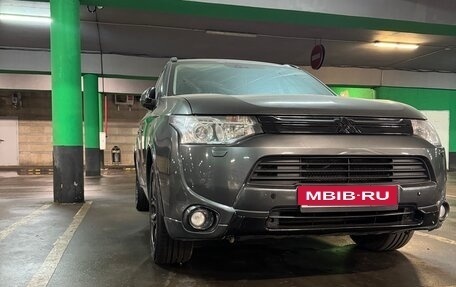 Mitsubishi Outlander III рестайлинг 3, 2014 год, 2 400 000 рублей, 4 фотография