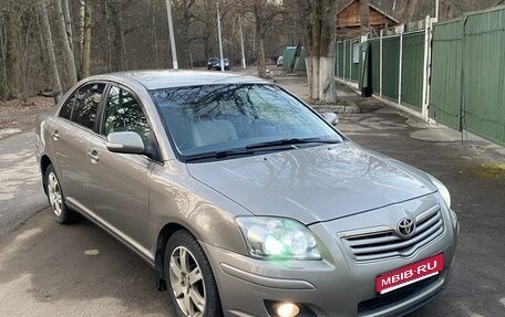 Toyota Avensis III рестайлинг, 2007 год, 850 000 рублей, 1 фотография