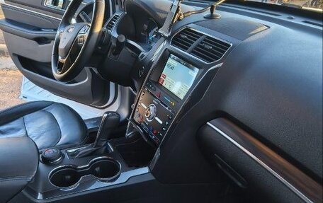 Ford Explorer VI, 2017 год, 3 500 000 рублей, 21 фотография