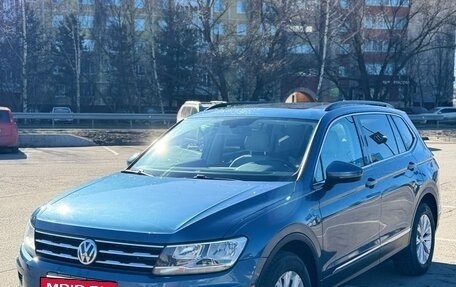 Volkswagen Tiguan II, 2018 год, 2 100 000 рублей, 2 фотография