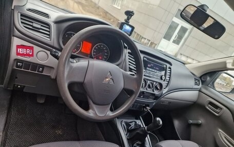 Mitsubishi L200 IV рестайлинг, 2017 год, 2 500 000 рублей, 12 фотография