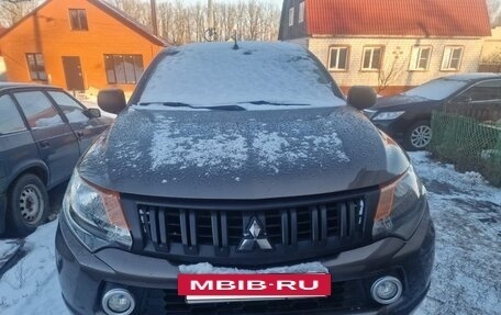 Mitsubishi L200 IV рестайлинг, 2017 год, 2 500 000 рублей, 13 фотография