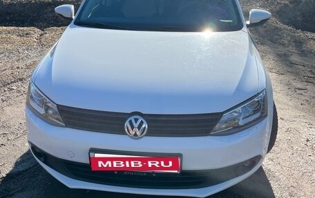 Volkswagen Jetta VI, 2013 год, 1 500 000 рублей, 2 фотография