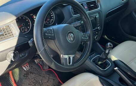 Volkswagen Jetta VI, 2013 год, 1 500 000 рублей, 13 фотография