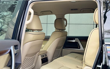 Toyota Land Cruiser 200, 2018 год, 15 834 000 рублей, 6 фотография