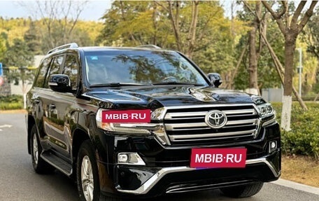 Toyota Land Cruiser 200, 2018 год, 15 834 000 рублей, 2 фотография