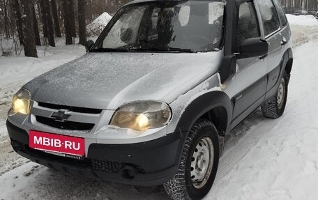 Chevrolet Niva I рестайлинг, 2010 год, 435 000 рублей, 3 фотография