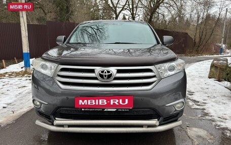 Toyota Highlander III, 2011 год, 1 900 000 рублей, 2 фотография