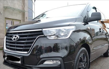 Hyundai Grand Starex Grand Starex I рестайлинг 2, 2019 год, 4 050 000 рублей, 5 фотография