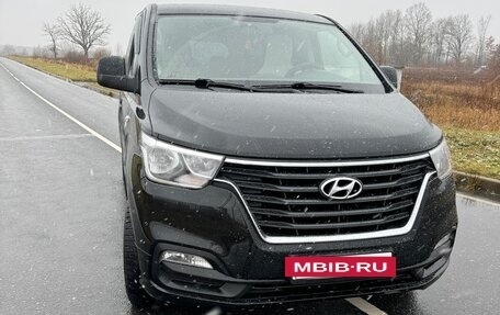 Hyundai Grand Starex Grand Starex I рестайлинг 2, 2019 год, 4 050 000 рублей, 2 фотография