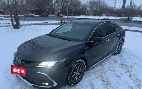 Toyota Camry, 2023 год, 3 900 000 рублей, 2 фотография