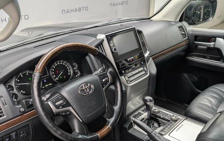 Toyota Land Cruiser 200, 2019 год, 6 299 000 рублей, 9 фотография