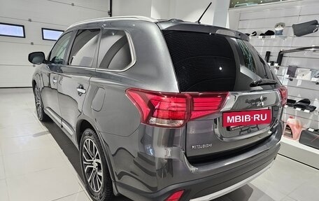 Mitsubishi Outlander III рестайлинг 3, 2015 год, 2 059 000 рублей, 6 фотография