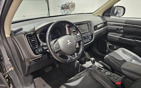 Mitsubishi Outlander III рестайлинг 3, 2015 год, 2 059 000 рублей, 14 фотография