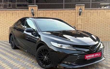 Toyota Camry, 2020 год, 3 230 000 рублей, 2 фотография