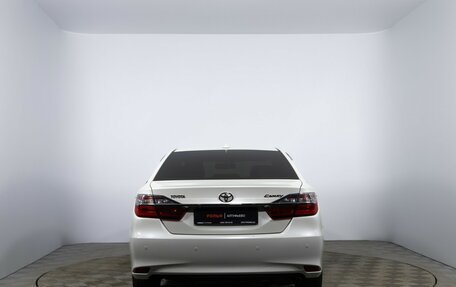 Toyota Camry, 2017 год, 1 900 000 рублей, 6 фотография