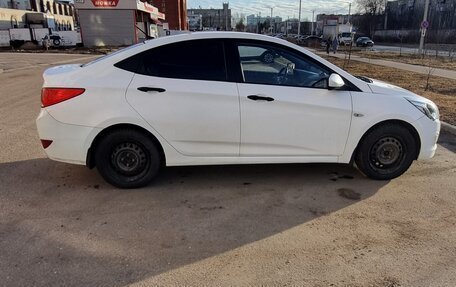 Hyundai Solaris II рестайлинг, 2015 год, 660 000 рублей, 1 фотография