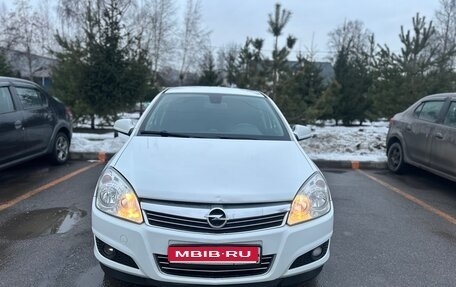 Opel Astra H, 2011 год, 585 000 рублей, 1 фотография