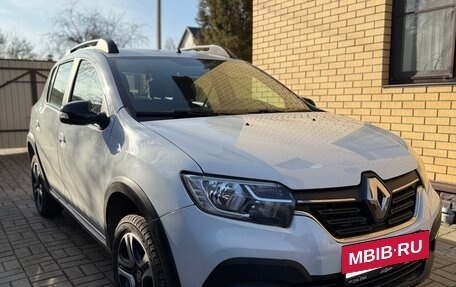 Renault Sandero II рестайлинг, 2019 год, 890 000 рублей, 2 фотография