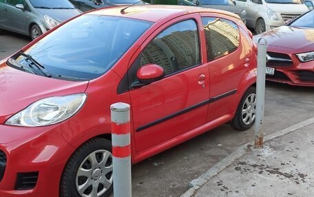 Peugeot 107 I рестайлинг, 2011 год, 520 000 рублей, 4 фотография