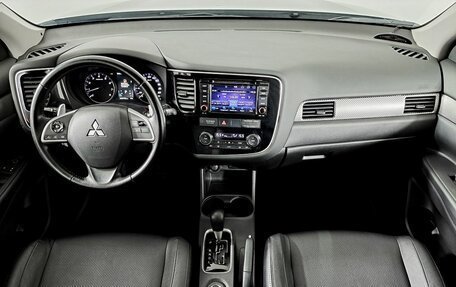 Mitsubishi Outlander III рестайлинг 3, 2014 год, 1 849 000 рублей, 17 фотография