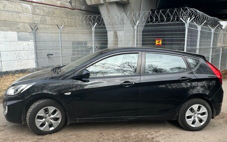 Hyundai Solaris II рестайлинг, 2013 год, 800 000 рублей, 4 фотография