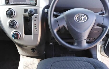 Toyota Ractis I, 2009 год, 1 100 000 рублей, 16 фотография