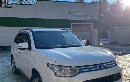 Mitsubishi Outlander III рестайлинг 3, 2012 год, 1 600 000 рублей, 1 фотография