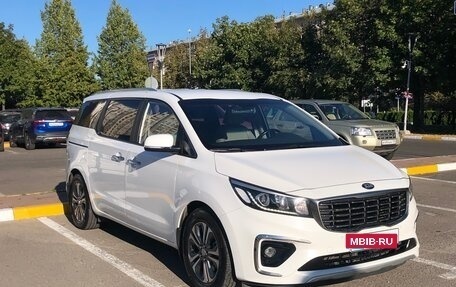 KIA Carnival III, 2018 год, 2 815 000 рублей, 3 фотография