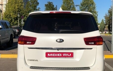 KIA Carnival III, 2018 год, 2 815 000 рублей, 5 фотография