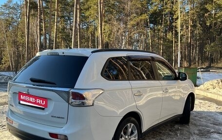 Mitsubishi Outlander III рестайлинг 3, 2012 год, 1 600 000 рублей, 12 фотография