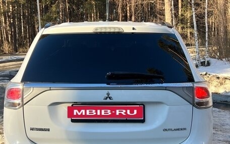 Mitsubishi Outlander III рестайлинг 3, 2012 год, 1 600 000 рублей, 13 фотография