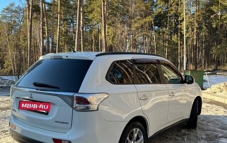 Mitsubishi Outlander III рестайлинг 3, 2012 год, 1 600 000 рублей, 10 фотография