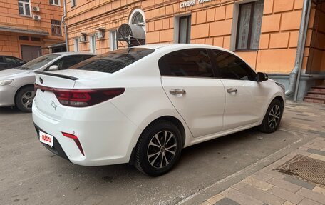 KIA Rio IV, 2018 год, 1 700 000 рублей, 2 фотография