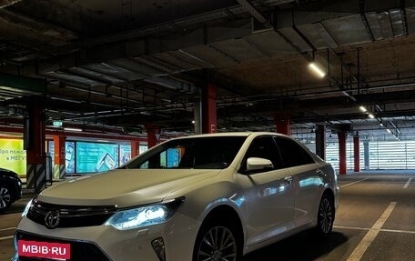 Toyota Camry, 2018 год, 2 700 000 рублей, 3 фотография