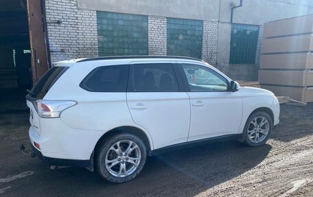 Mitsubishi Outlander III рестайлинг 3, 2012 год, 1 290 000 рублей, 3 фотография